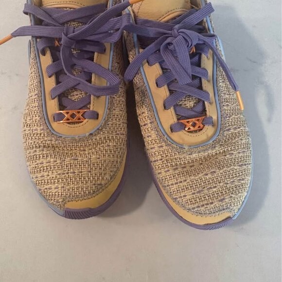 LeBron James pink diamond collection Nike shoes youth size 5.5 - Picture 1 of 5